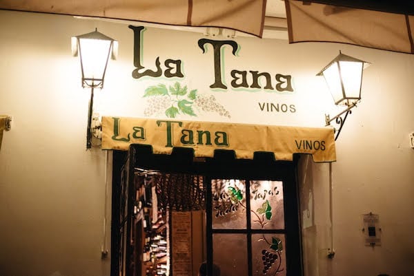 One of the best ideas for a bachelorette party in Granada is a wine tasting at one of the city's top bars, like La Tana.