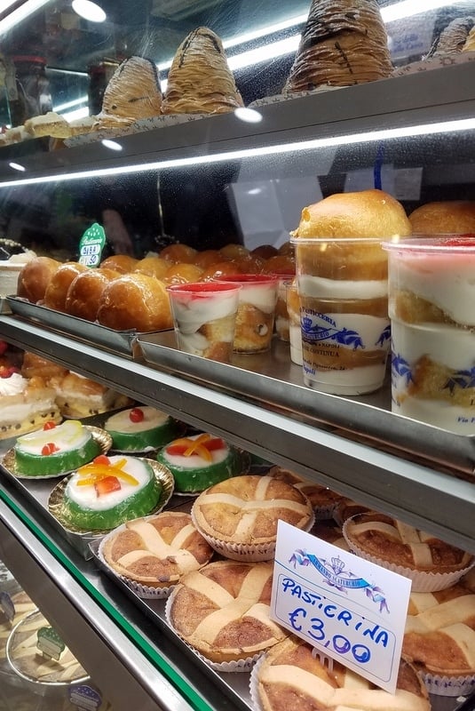 Pastries in Naples - Must try foods in Naples