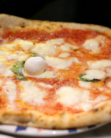 Pizza in Naples - Must try foods in Naples - Pizza Gino Sorbillo
