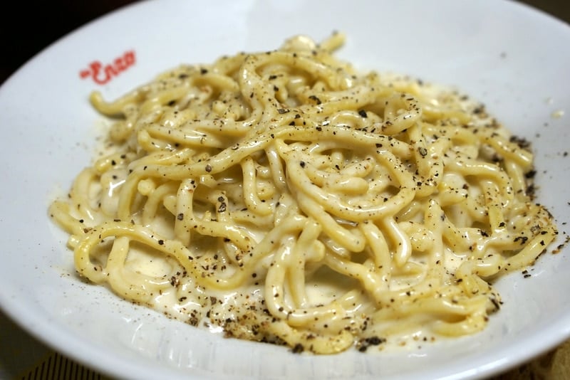 Must try foods in Rome - Cacio e Pepe at Da Enzo