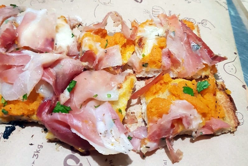 What to Eat in Rome - pizza al taglio at Pizzarium