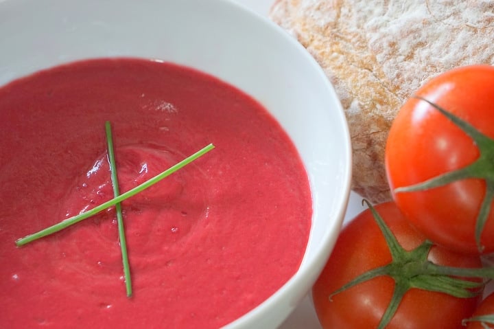 Cold beet soup recipe - beet salmorejo.