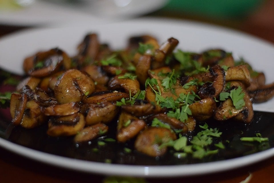 Spanish champiñones al ajillo - an easy garlic mushrooms recipe for home cooks.