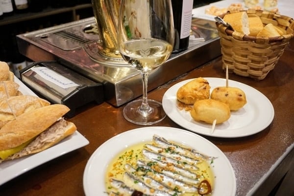 self guided tapas tour San Sebastian - anchovies, croquettes and wine at La Espiga