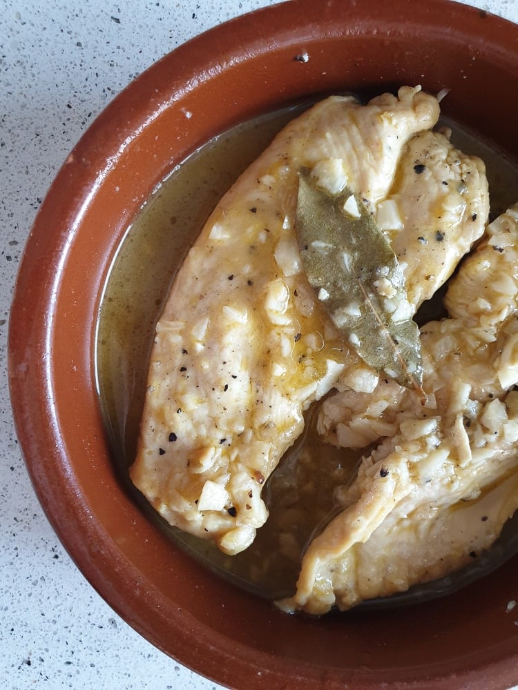 Spanish chicken in white wine and garlic sauce recipe.