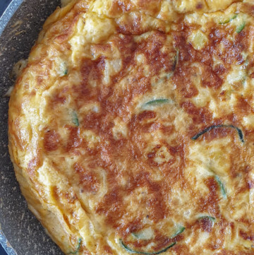 Spanish tortilla with zucchini, leeks and cheese
