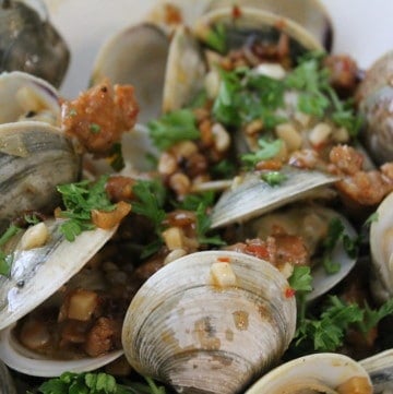 clams with chorizo and garlic