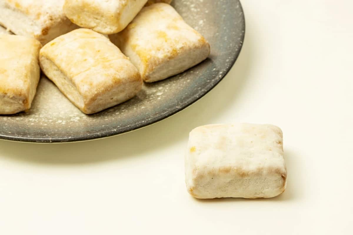 Hojaldrinas Spanish Christmas cookies on a grey plate