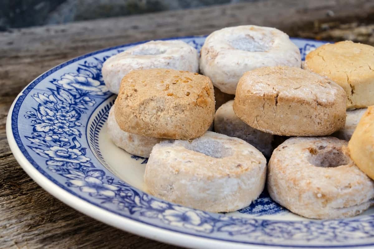 Roscos de Vino cookies on a blue and white china plate