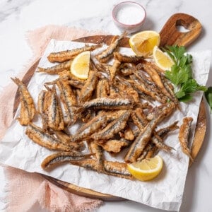 fried anchovies with lemon slices and salt.