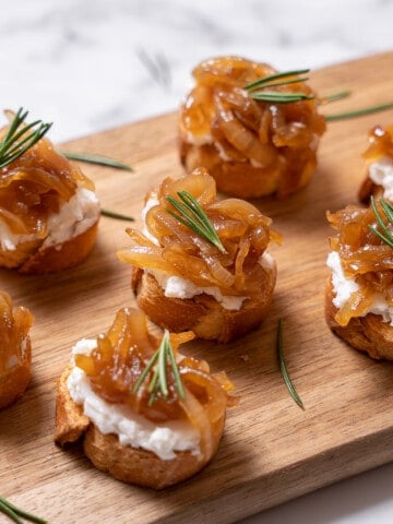 caramelized onion and goat cheese pinxto slices.