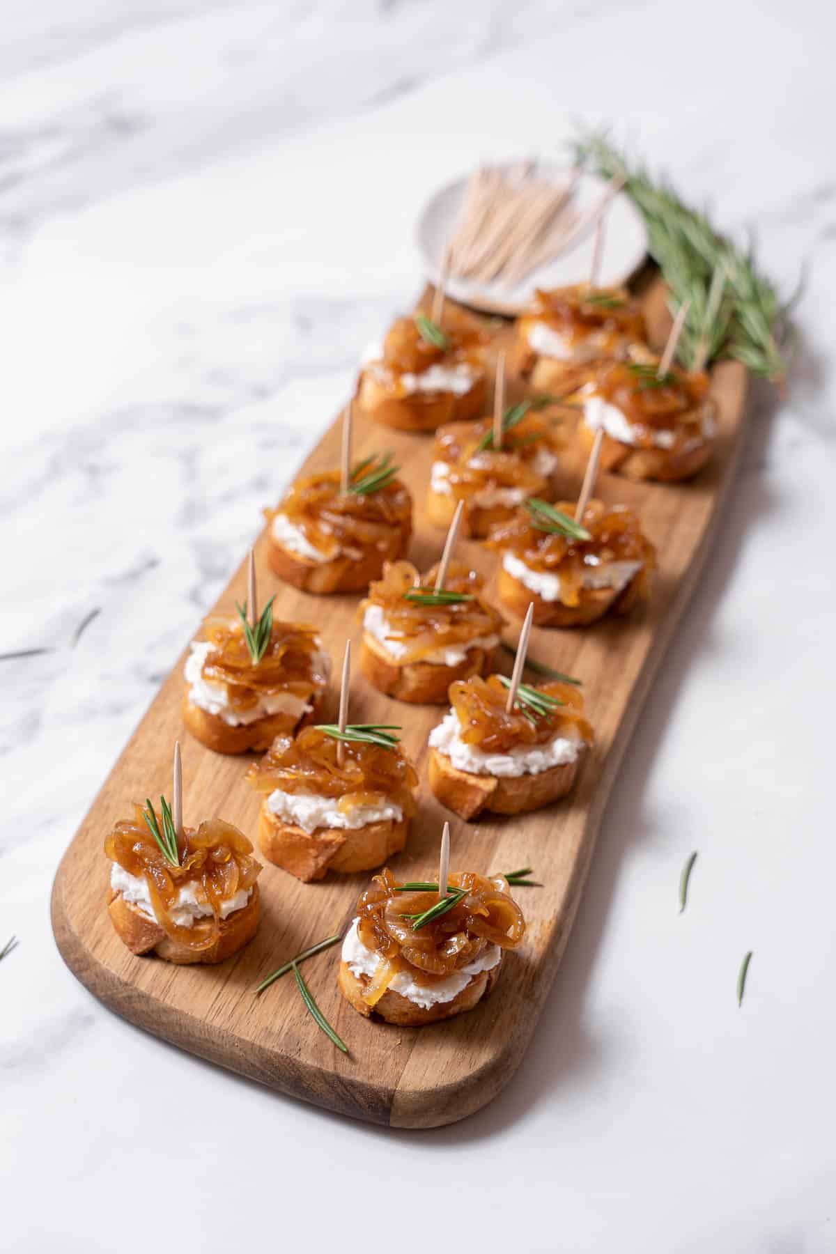 caramelized onion and goat cheese pinxto with toothpicks.