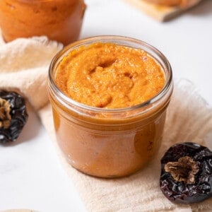 jar of romesco sauce with ñora peppers.