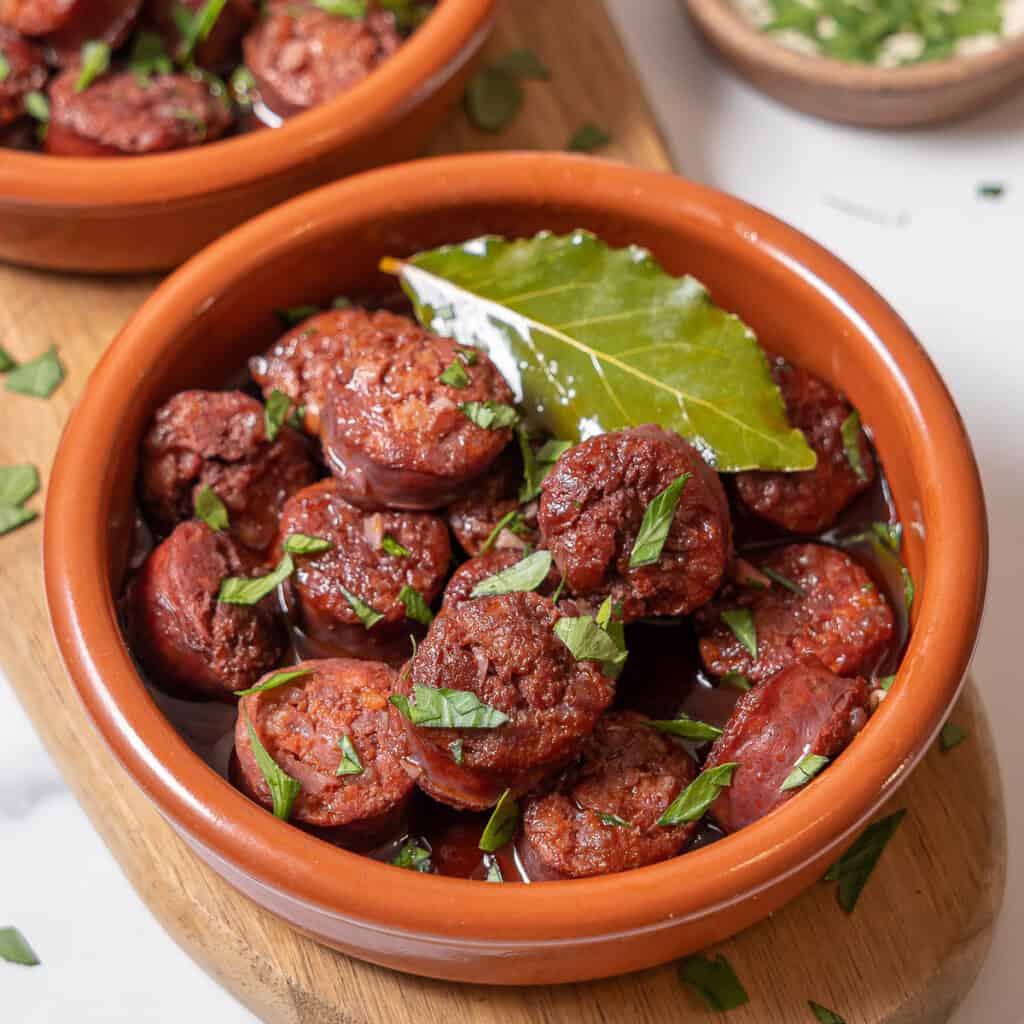 Chorizo al Vino Tinto Recipe (Chorizo in Red Wine) - Spanish Sabores