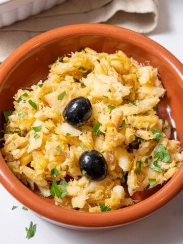 bowl of bacalhau a bras.