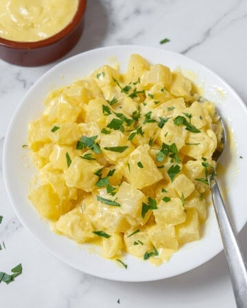 bowl of patatas alioli.