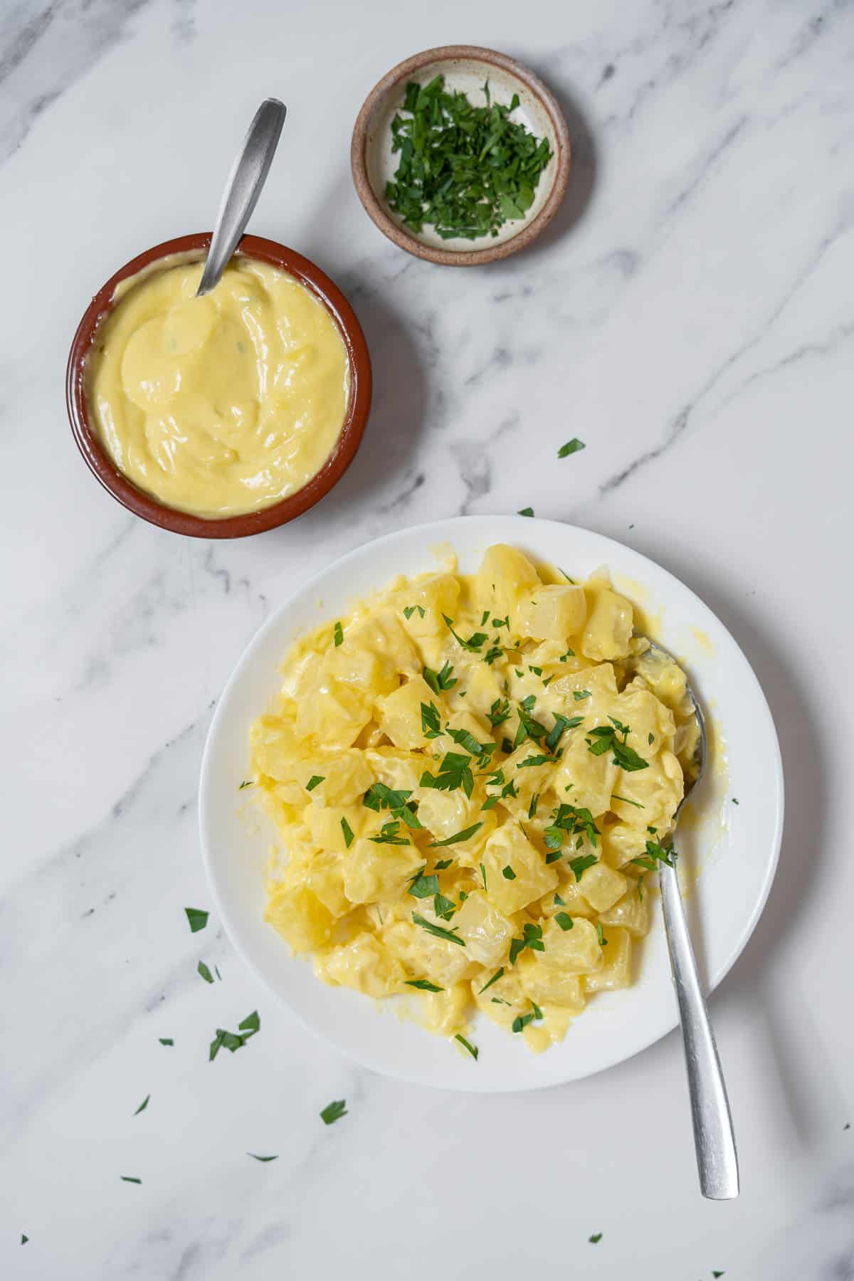 patatas alioli with parsley.