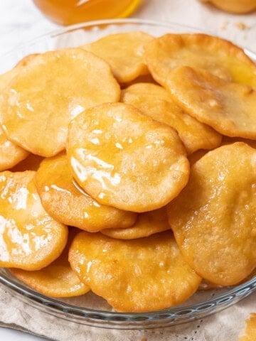 plate of tortas de abuela.